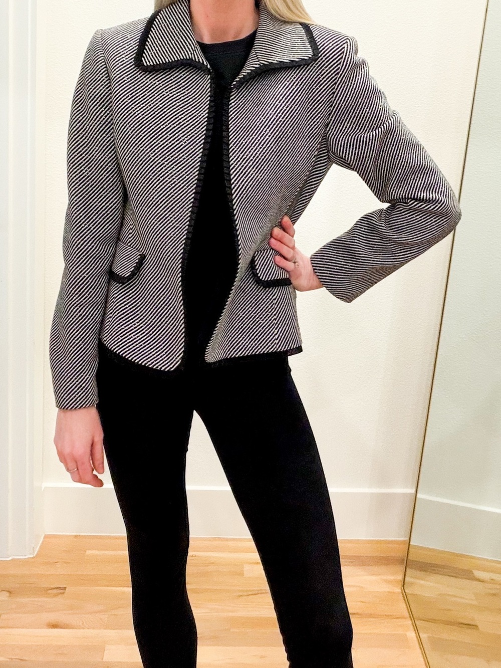 Tahari Arthur Levine Tweed Blazer / Size 8 / Black Chiffon Ruffle Trim